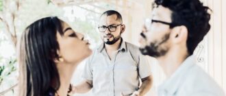 Как девушке выбрать между двумя мужчинами